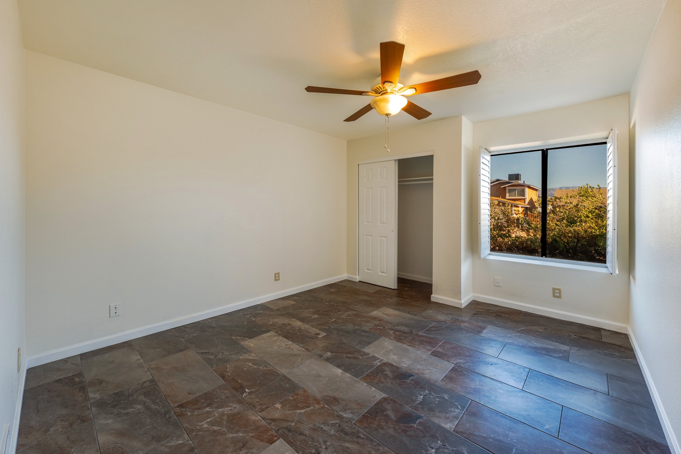 Second bedroom with natural light.