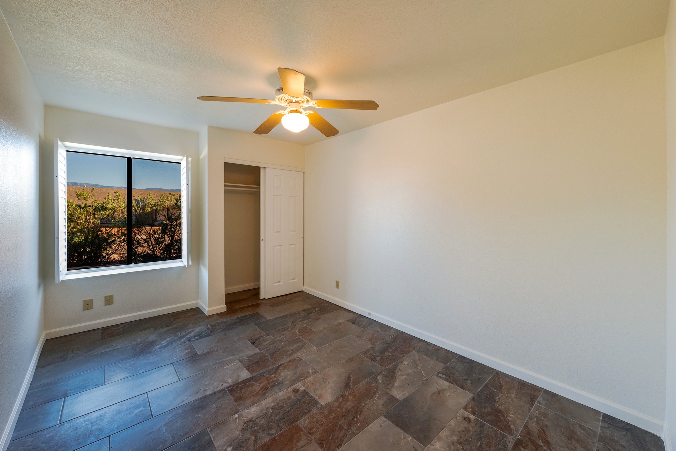 Third bedroom with natural light.